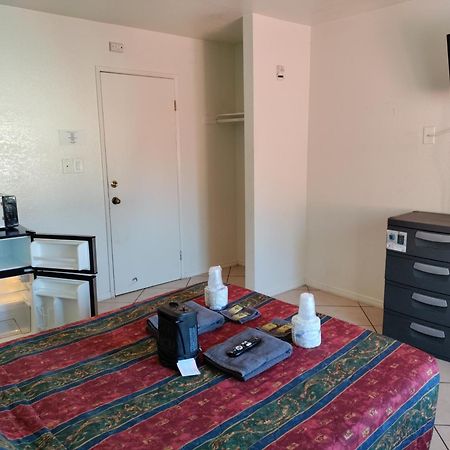 Crown Inn & Suites Spring Valley  Экстерьер фото