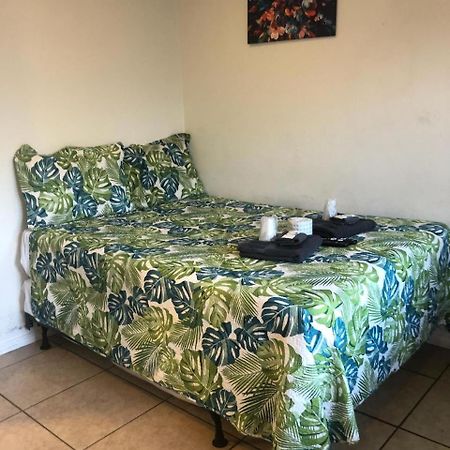 Crown Inn & Suites Spring Valley  Экстерьер фото