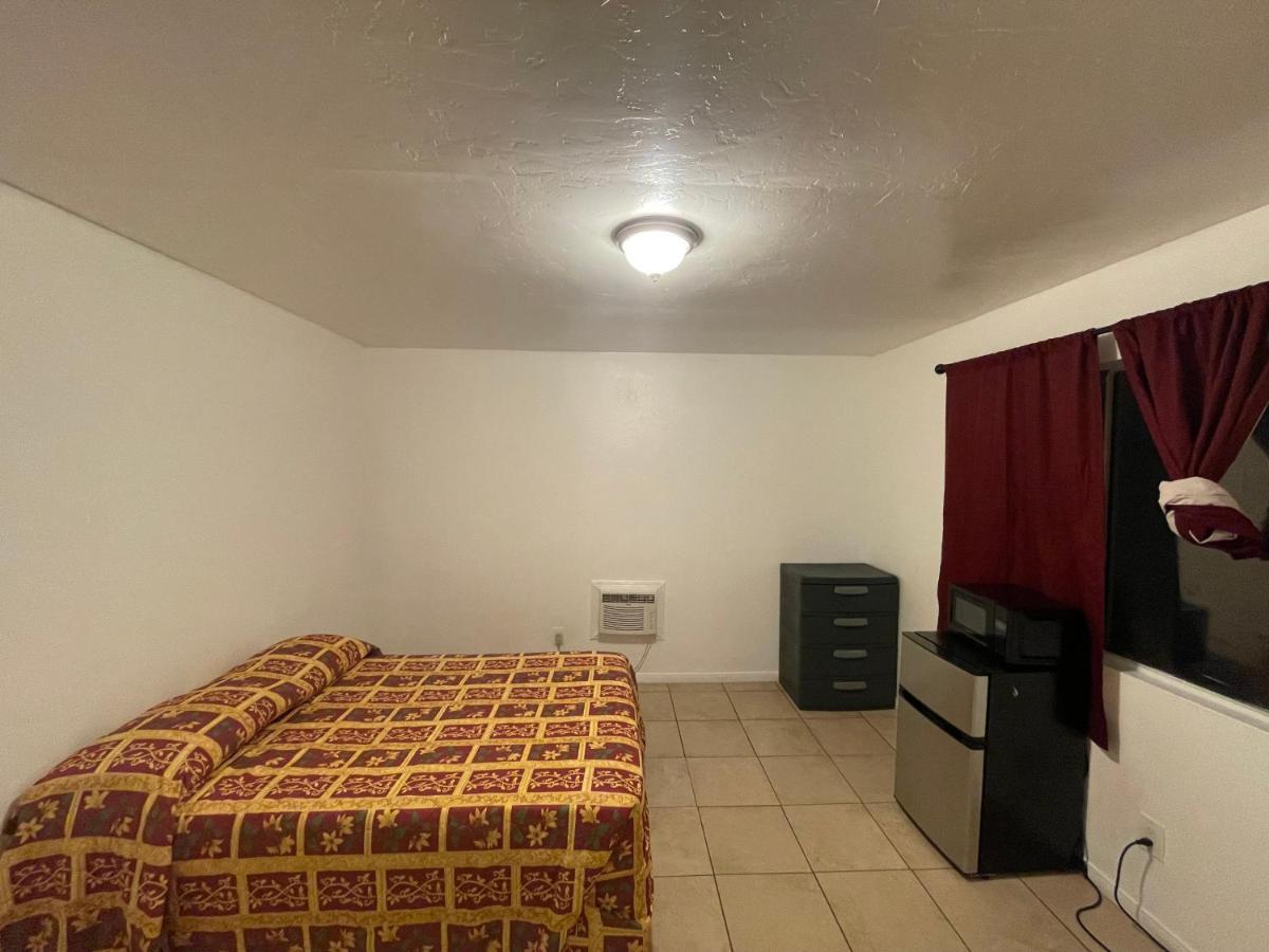 Crown Inn & Suites Spring Valley  Экстерьер фото
