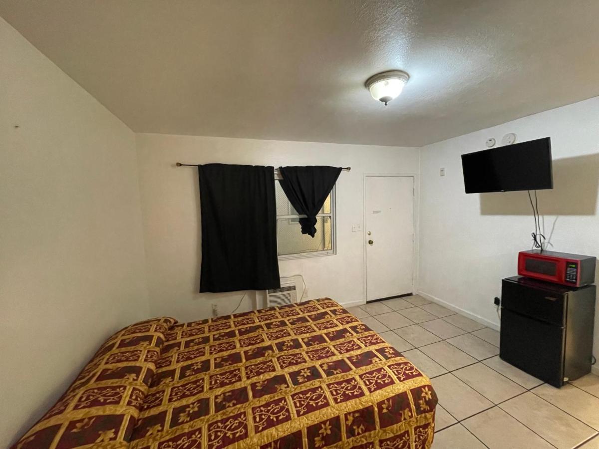 Crown Inn & Suites Spring Valley  Экстерьер фото