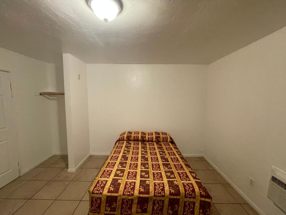 Crown Inn & Suites Spring Valley  Экстерьер фото