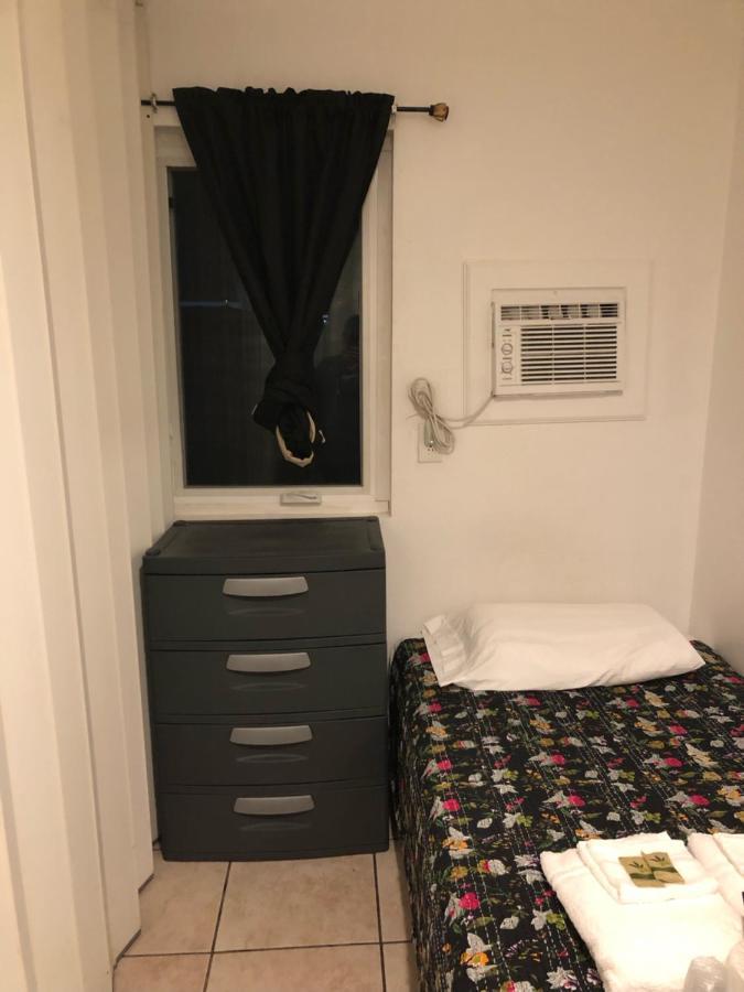Crown Inn & Suites Spring Valley  Экстерьер фото