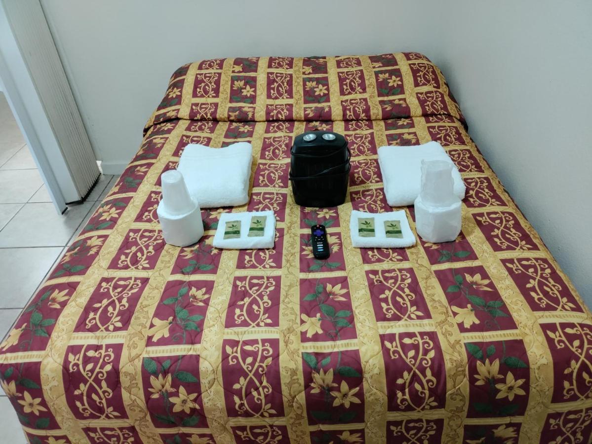 Crown Inn & Suites Spring Valley  Экстерьер фото