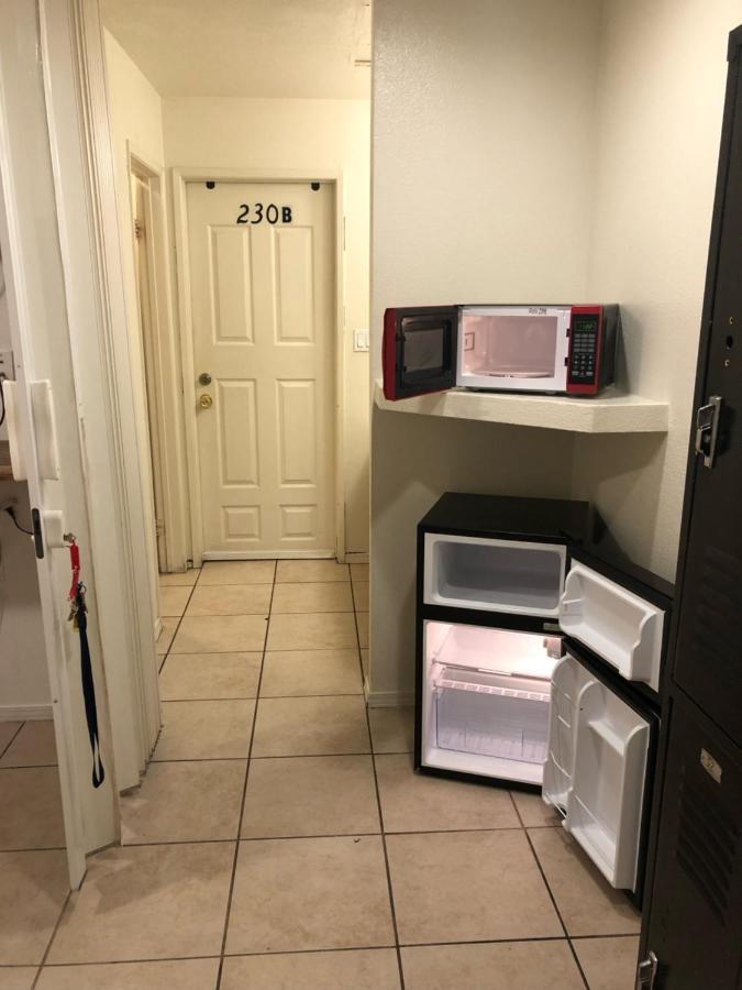 Crown Inn & Suites Spring Valley  Экстерьер фото