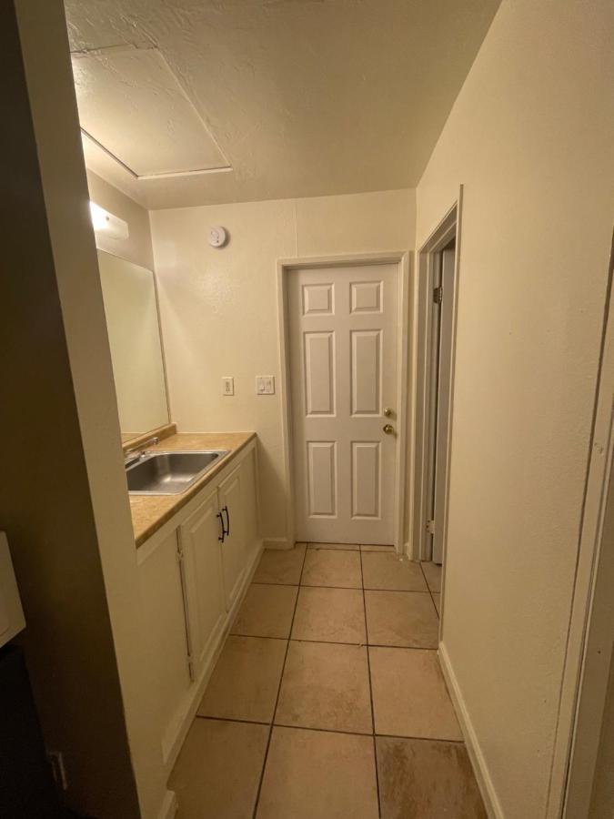 Crown Inn & Suites Spring Valley  Экстерьер фото