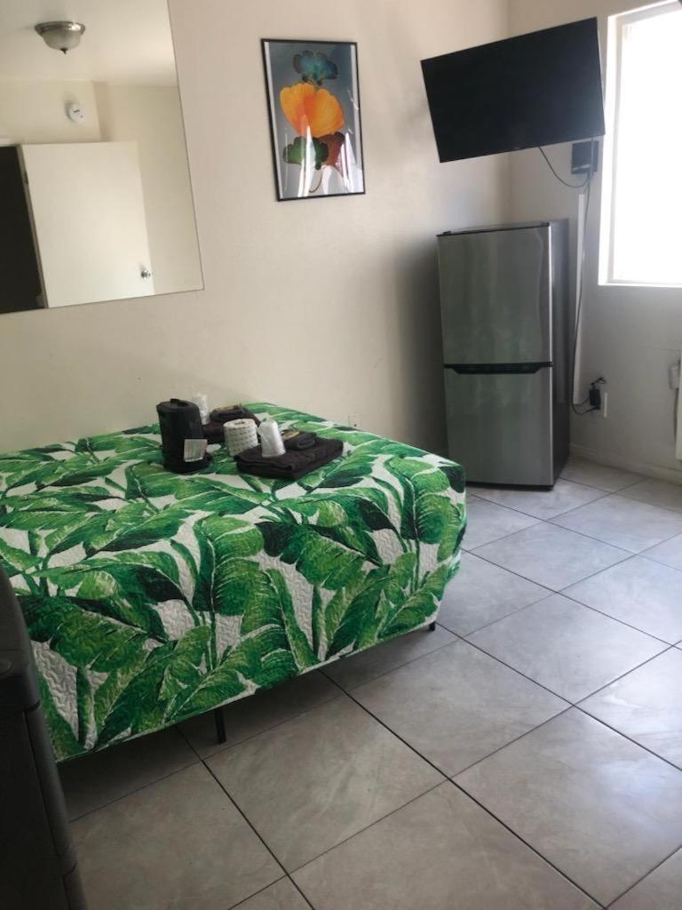 Crown Inn & Suites Spring Valley  Экстерьер фото