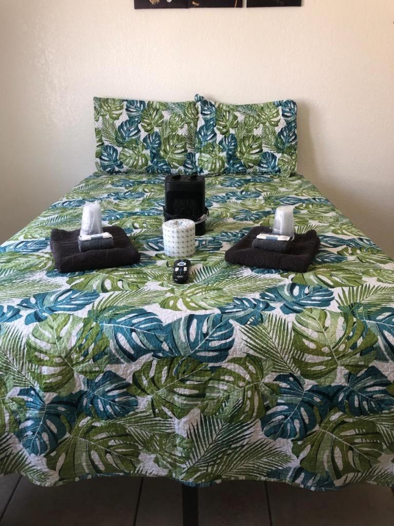 Crown Inn & Suites Spring Valley  Экстерьер фото